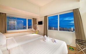 Superior Twin Room | Desk, free WiFi - Whiz Prime Hotel Hasanuddin Makassar (Makassar)