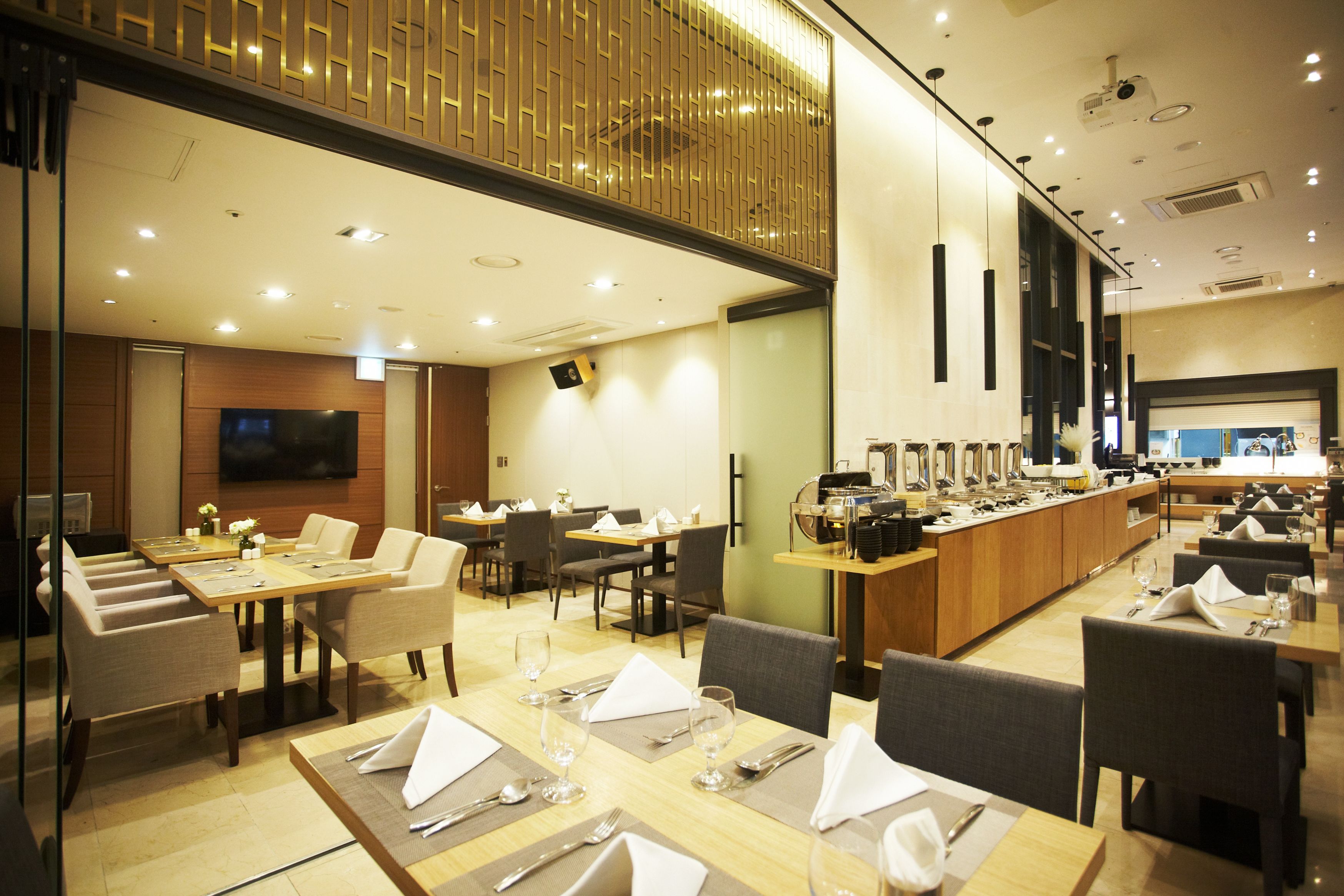 daily buffet breakfast (krw 19000 per person)