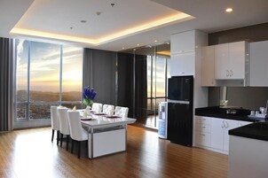 Platinum Suite Room | 迷你吧、客房内保险箱、办公桌、遮光窗帘