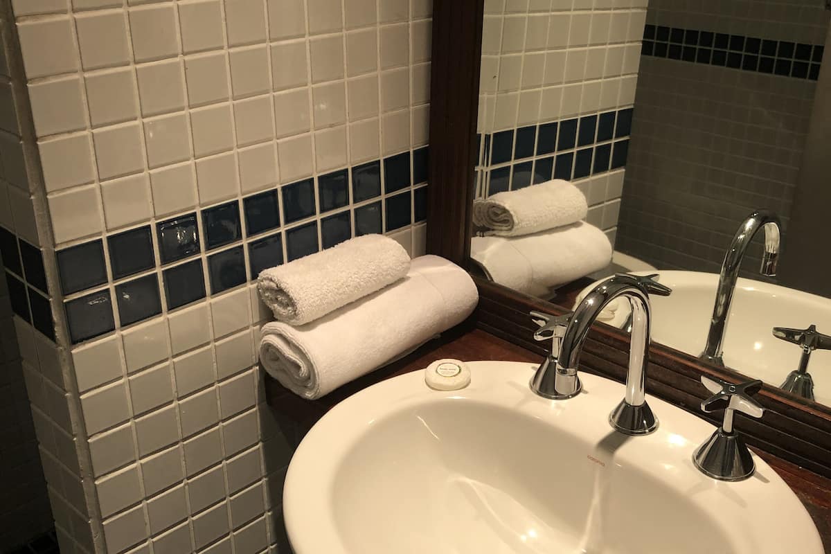 garden view bure | bathroom sink