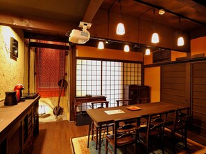 3 bedrooms, down comforters, in-room safe, individually decorated - Theatre and Library Residence -Kyoto Imagumano- (Kyoto)