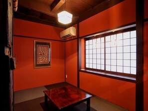 3 bedrooms, down comforters, in-room safe, individually decorated - Theatre and Library Residence -Kyoto Imagumano- (Kyoto)