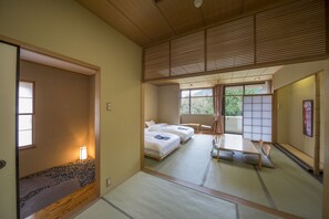 In-room safe, desk, laptop workspace, blackout drapes - Hakone Kowakien Miyamafurin (Hakone)
