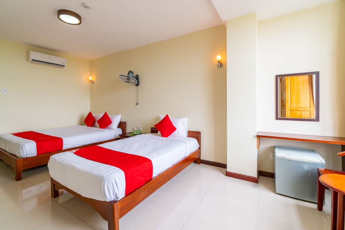 Deluxe Triple Room | Minibar, in-room safe, desk, free WiFi