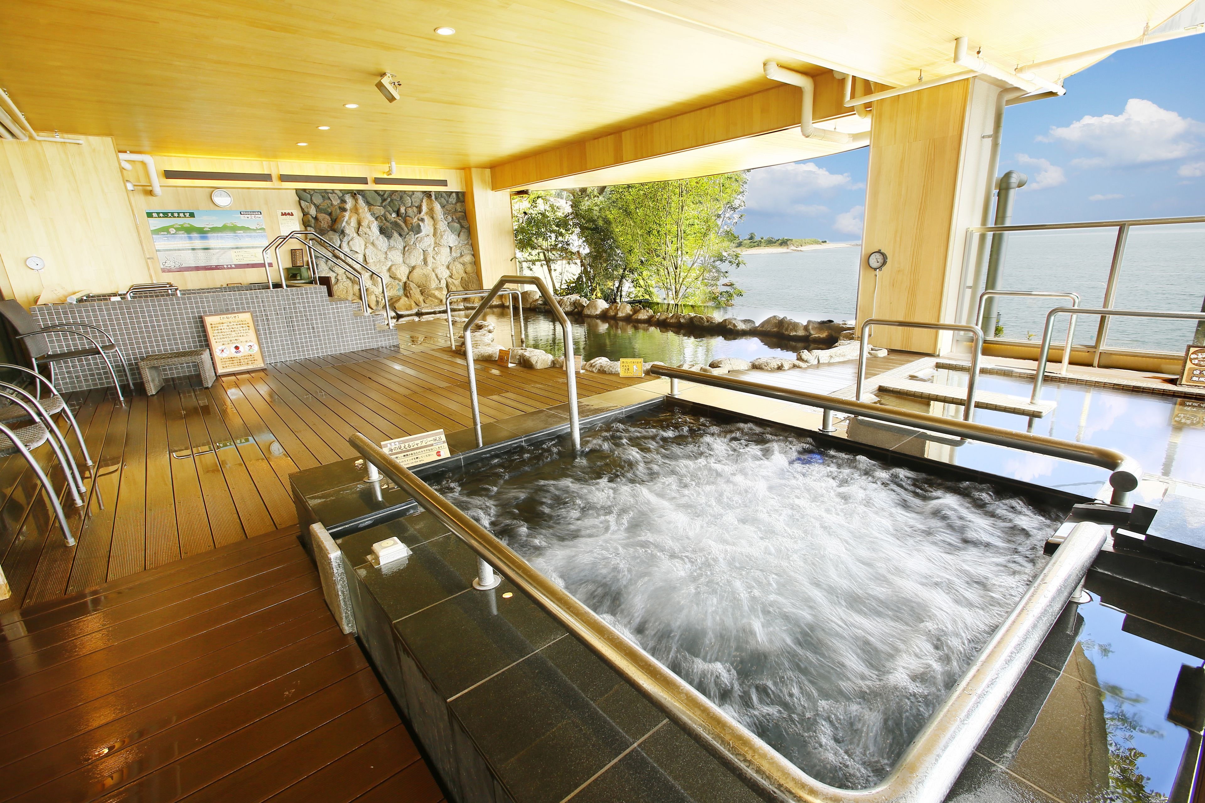 Bathtub spa outdoor