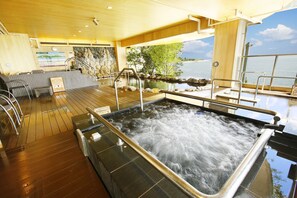 Outdoor spa tub - Hotel Nampuro (Shimabara)