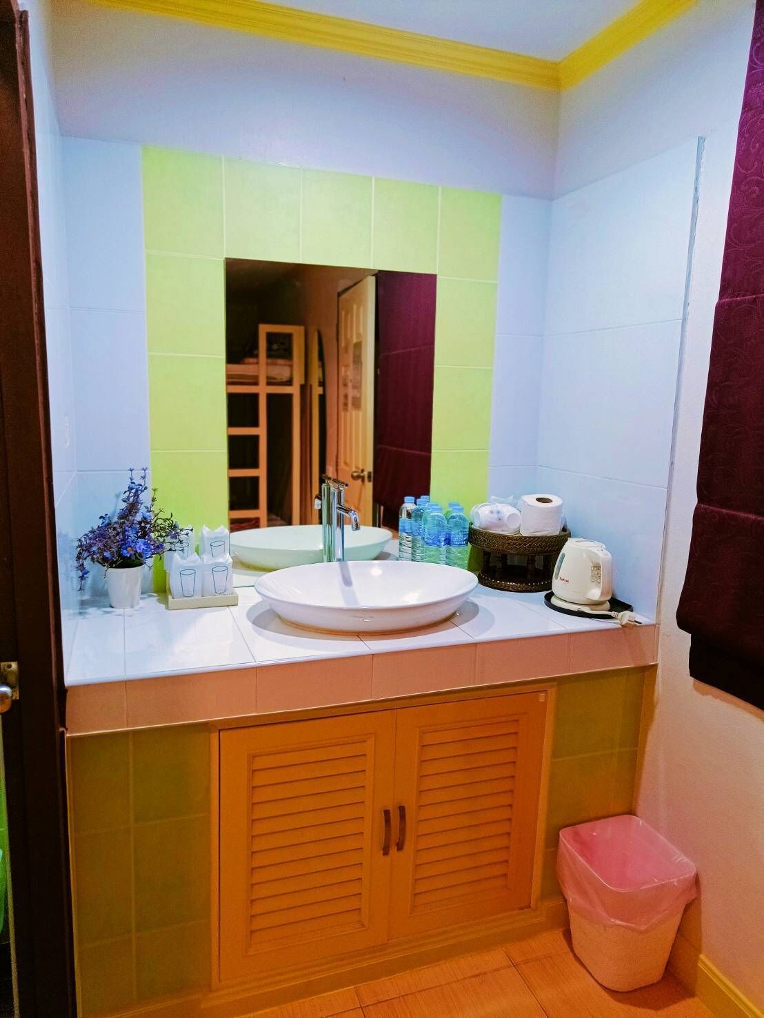 quadruple room | bathroom sink