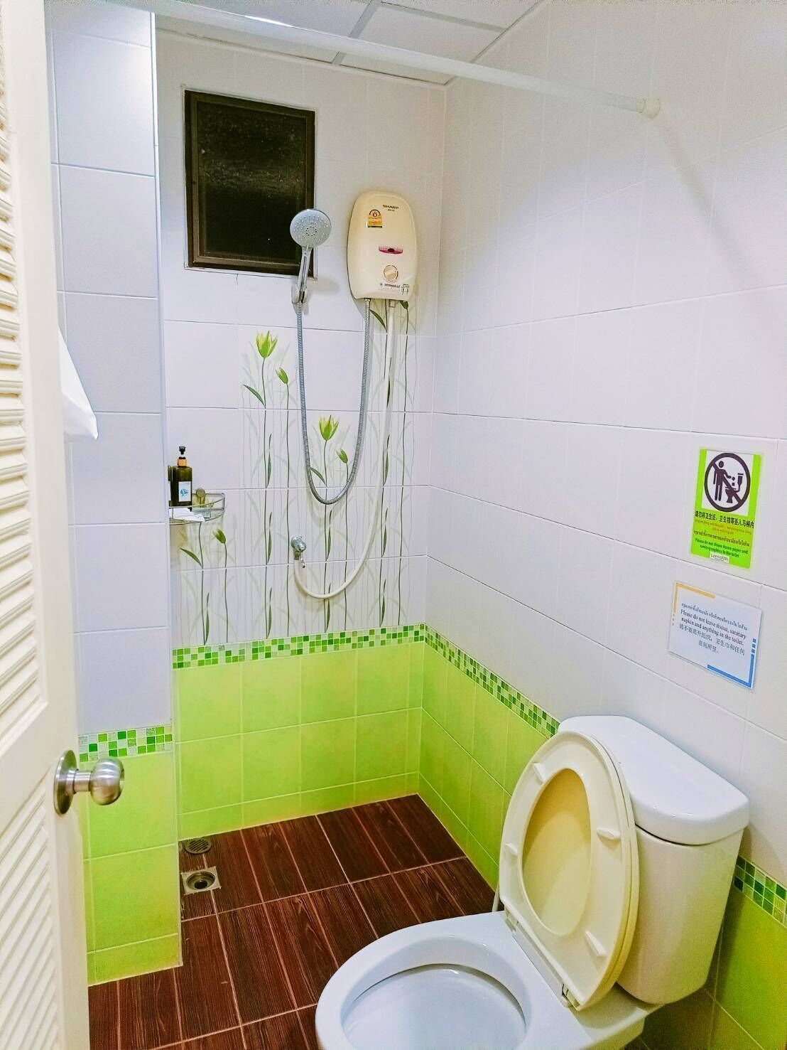 quadruple room | bathroom | shower, free toiletries, hair dryer, bidet