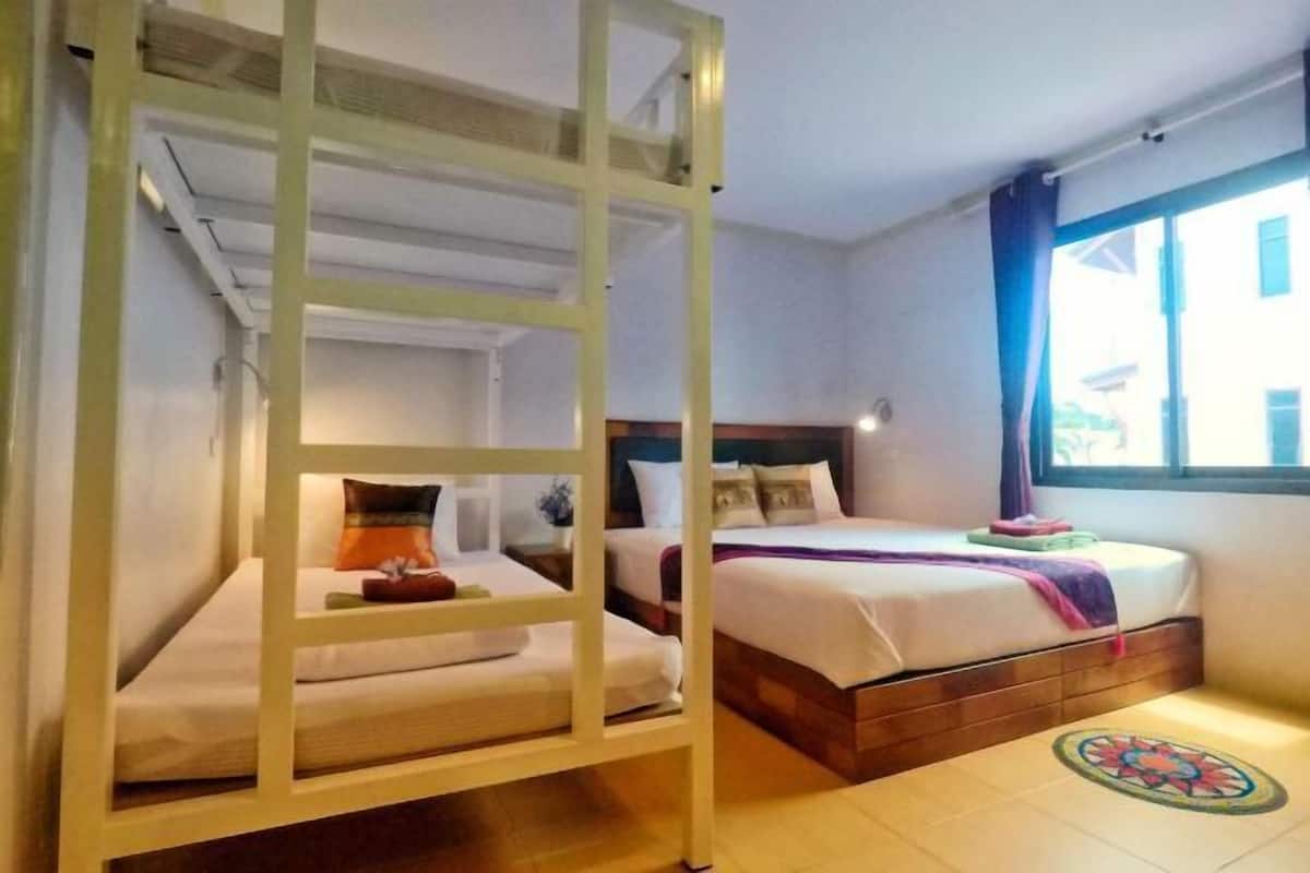 Hypoallergeen beddengoed, een kluis op de kamer, een bureau, gratis wifi