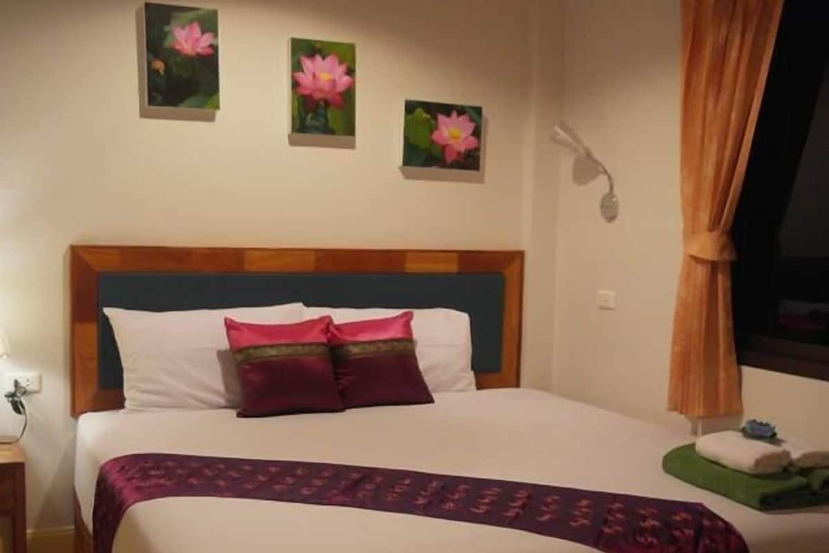 Deluxe kamer | Hypoallergeen beddengoed, een kluis op de kamer, een bureau, gratis wifi