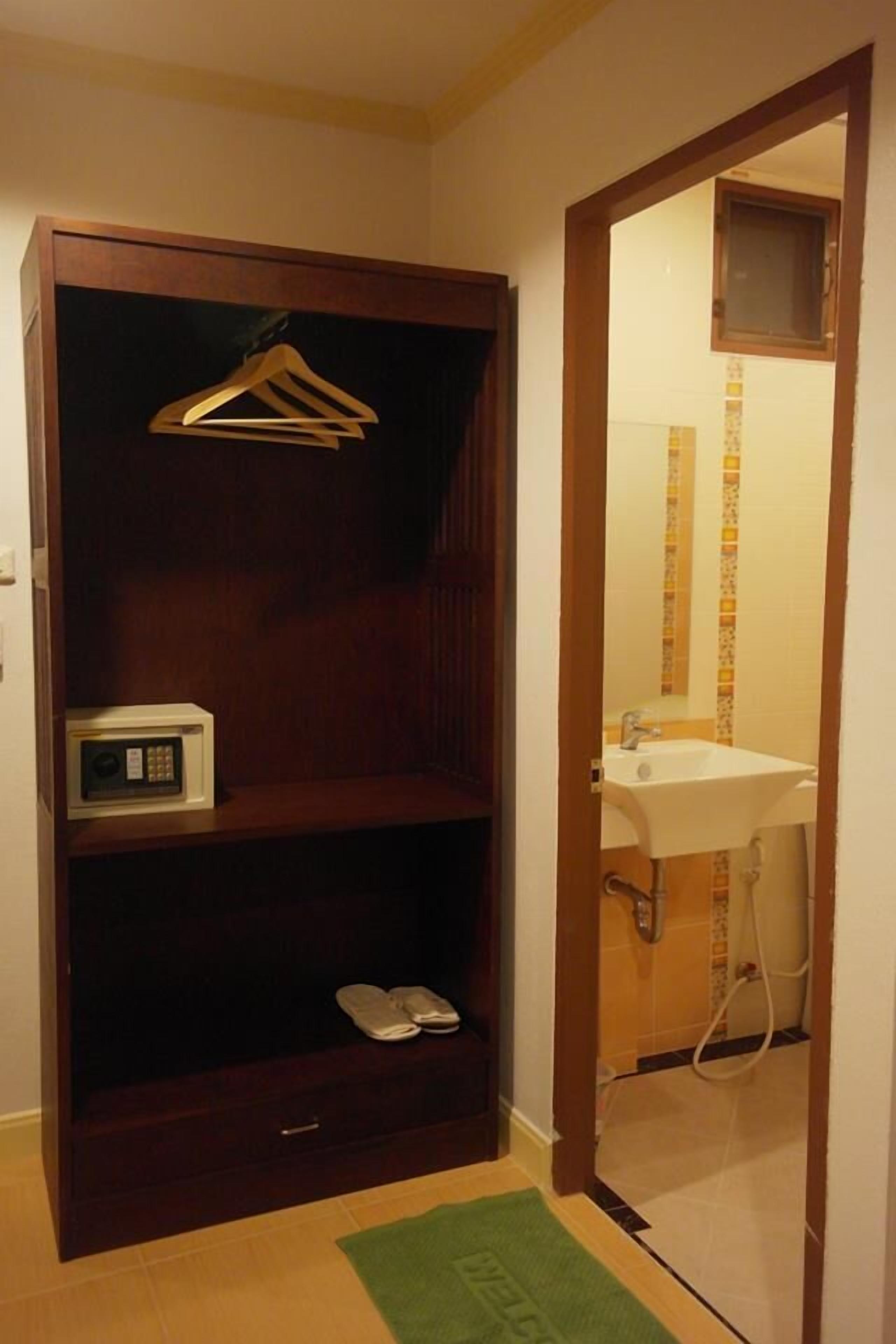 deluxe double room with balcony | room amenity