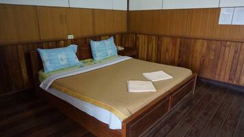 Double/Twin Aircondition Room | Desk
