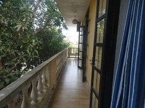 Triple Room, Garden View | Terrace/patio - Yellow House Homestay (Da Nang)