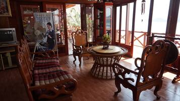 Coin salon dans le hall