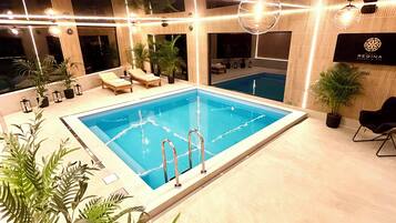 Indoor pool, sun loungers