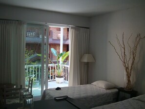 Desk, free cots/infant beds, free WiFi - Oriental Smile Hotel (Bangkok)