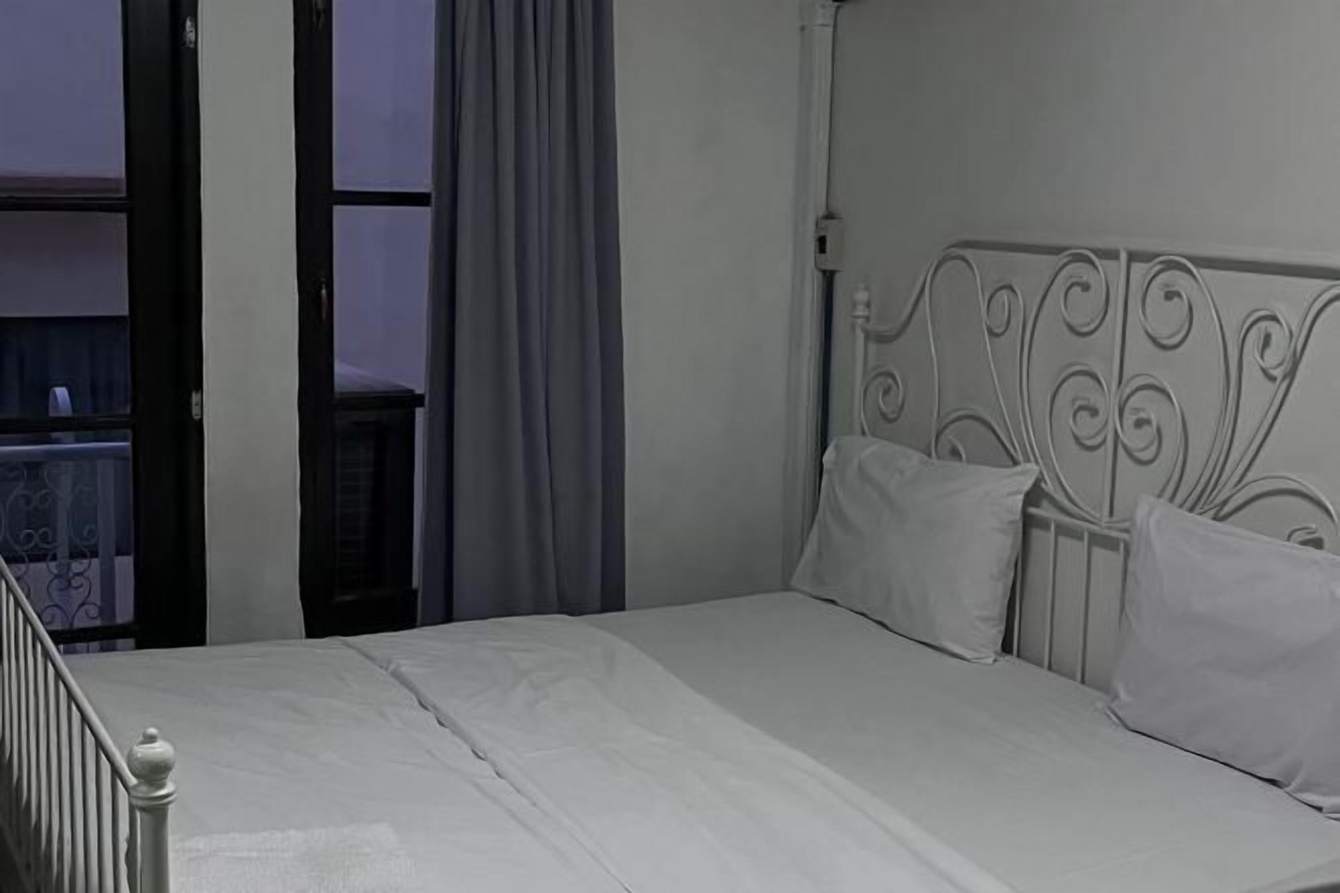 Escritorio, cunas gratuitas y wifi gratis 