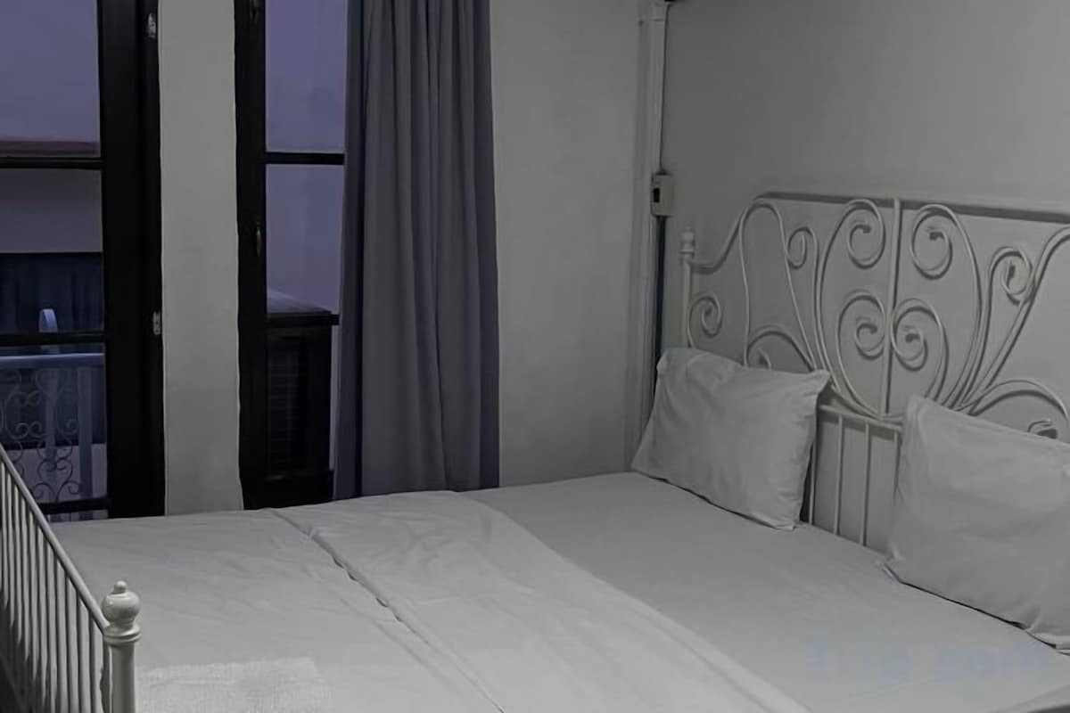Superior Room 1 King Bed
