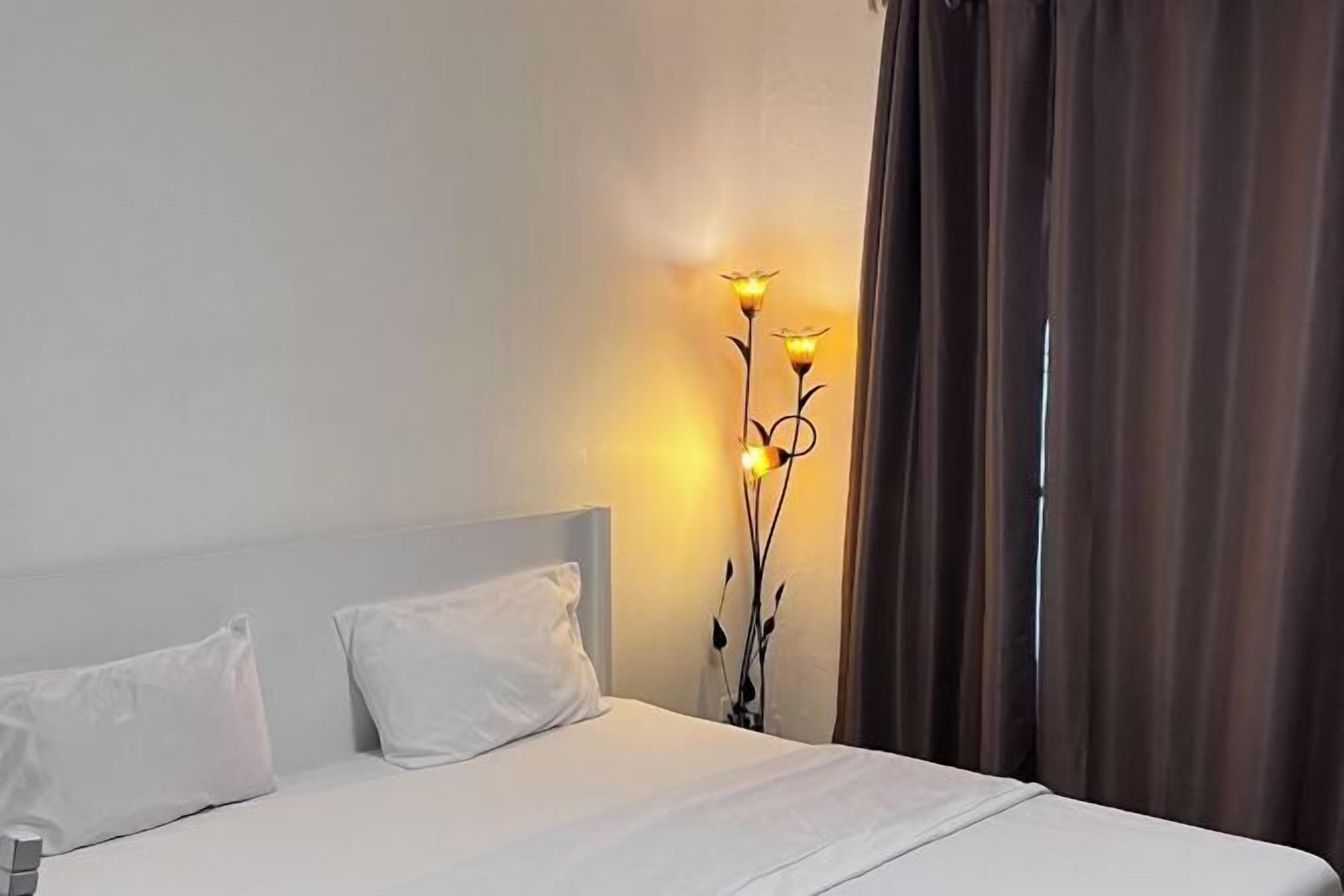 Escritorio, cunas gratuitas y wifi gratis 