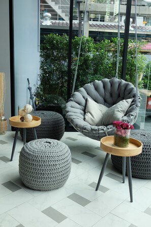 Lobby sitting area - NAP Hotel Bangkok (Bangkok)