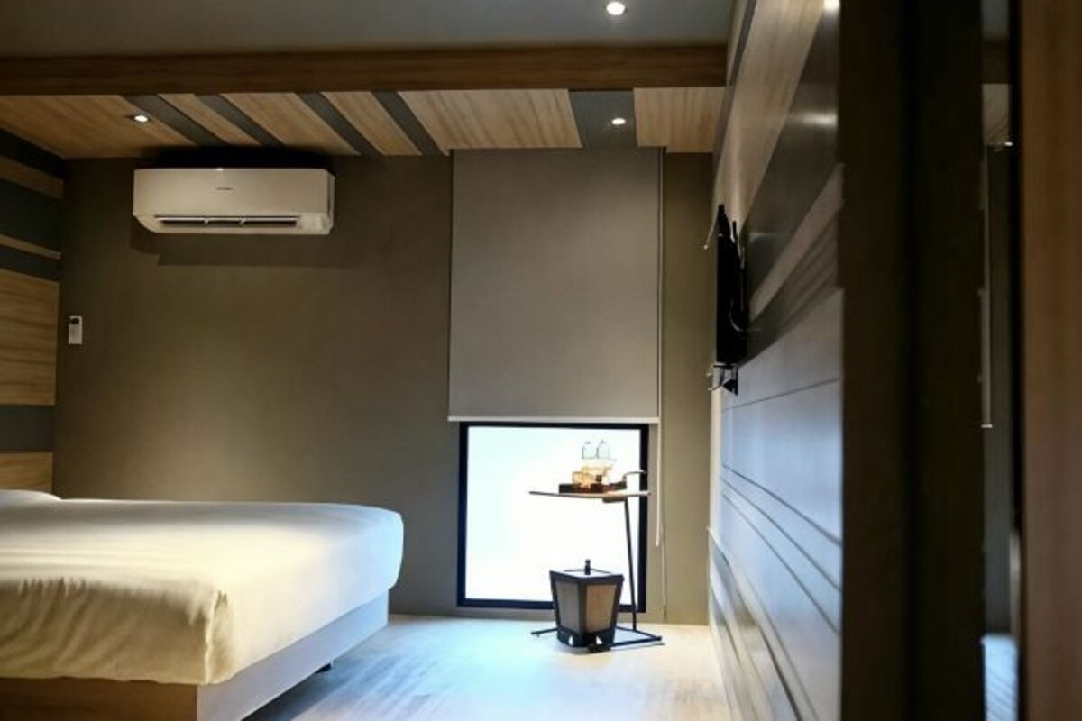 Minibar, in-room safe, desk, blackout drapes