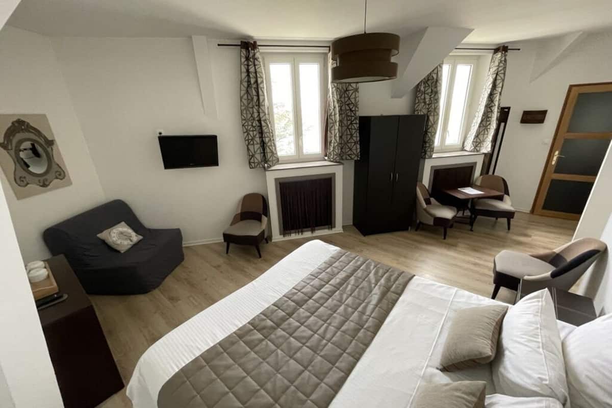 Family Room, Multiple Beds, River View