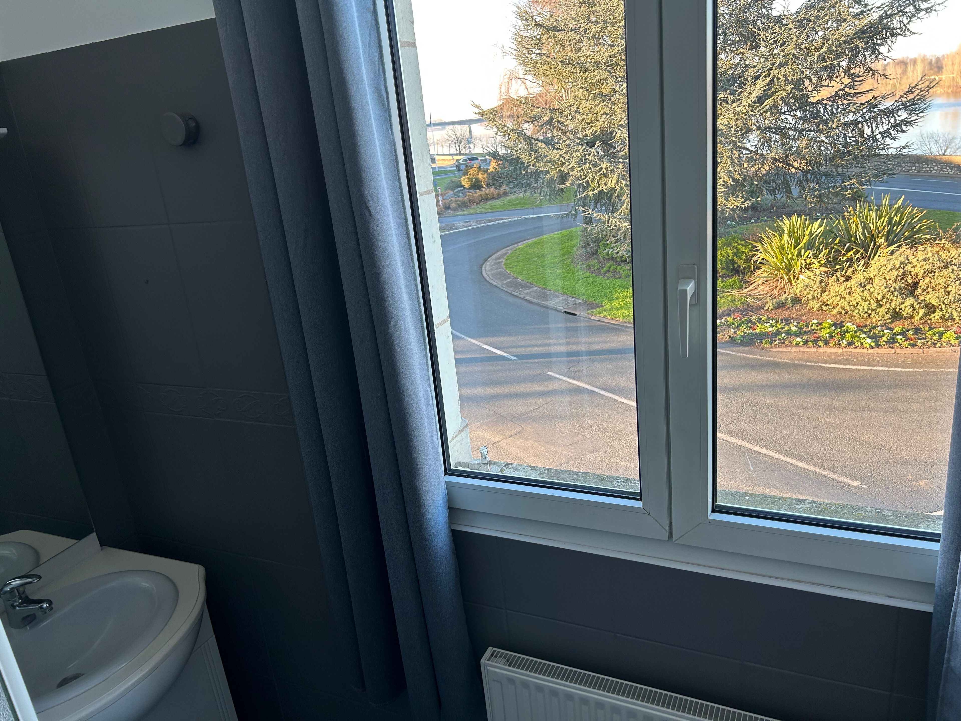 comfort double room, 1 double bed, river view | bathroom | shower, free toiletries, hair dryer, towels