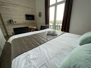 Superior Double Room, River View - Rive Gauche (Saumur)