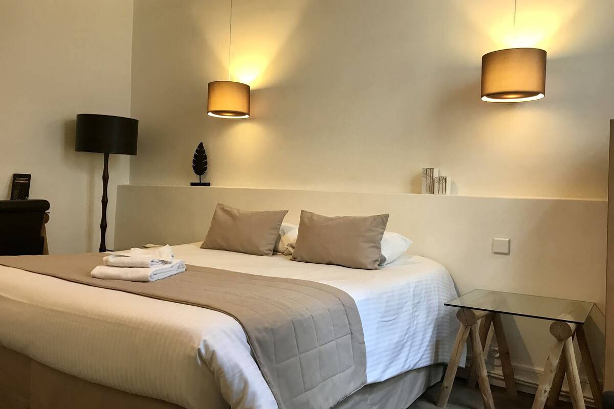 comfort double room, 1 double bed | individually decorated, individually furnished, desk, laptop workspace