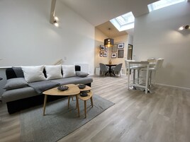 Appartement Premium | Coin séjour | Télévision à écran plat