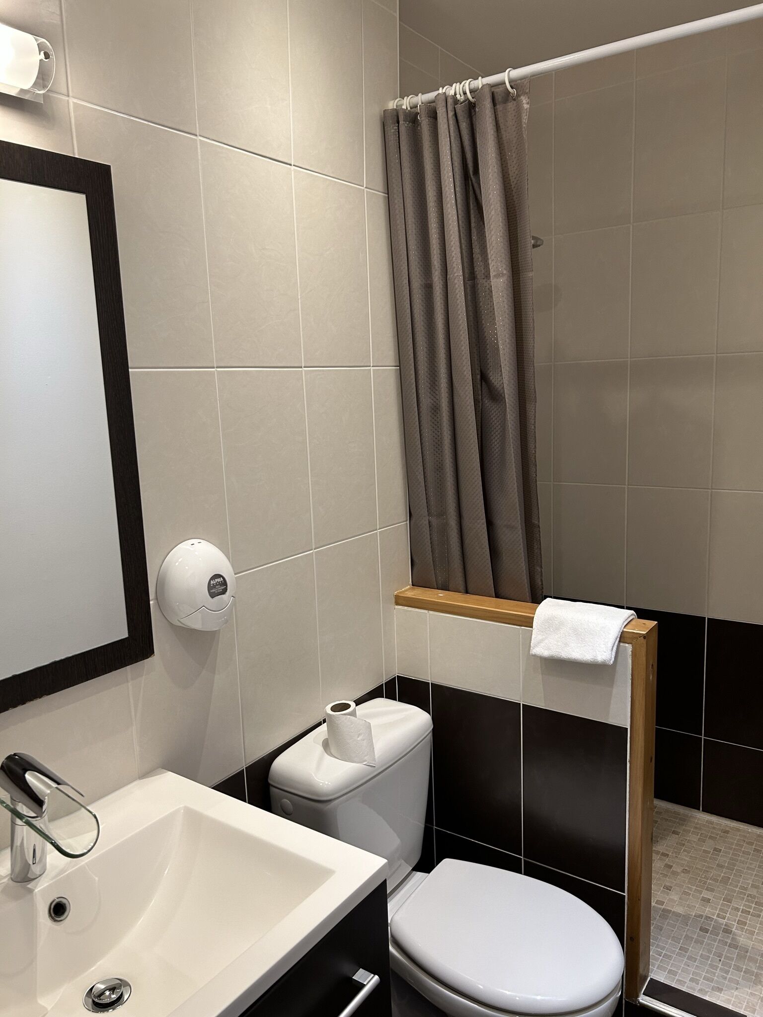 family room, multiple beds, river view | bathroom | shower, free toiletries, hair dryer, towels