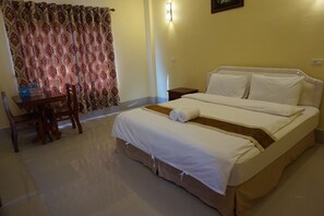 Double Room | Desk - Phommala Hotel (Pakse)