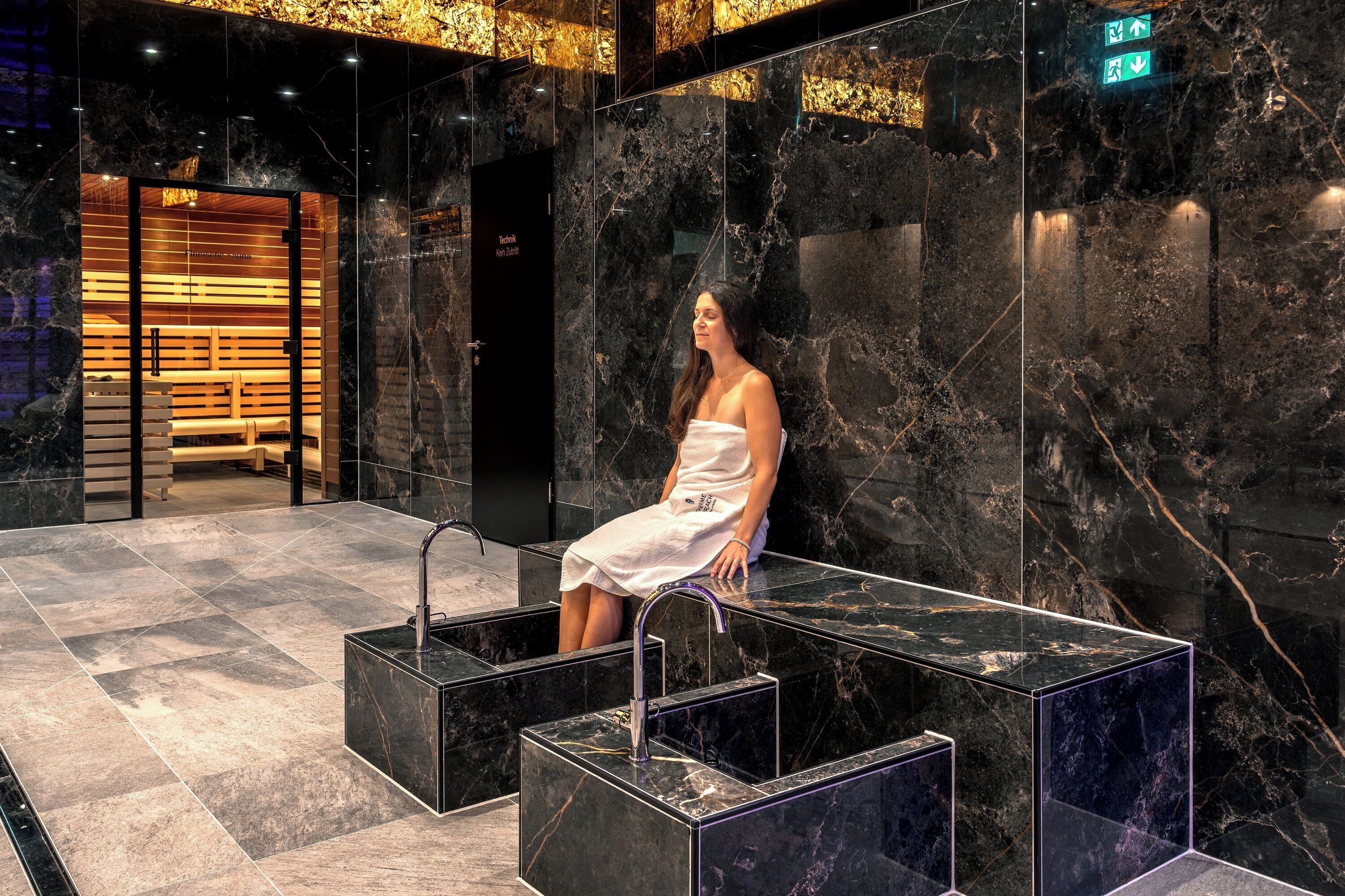 三溫暖烤箱、浴缸、蒸氣室、溫泉/自然礦物泉、美體療程、敷體療程