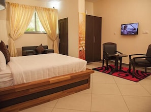 Premium bedding, minibar, in-room safe, desk