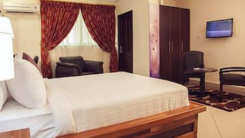 Premium bedding, minibar, in-room safe, desk