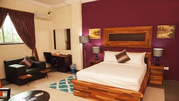 Premium bedding, minibar, in-room safe, desk