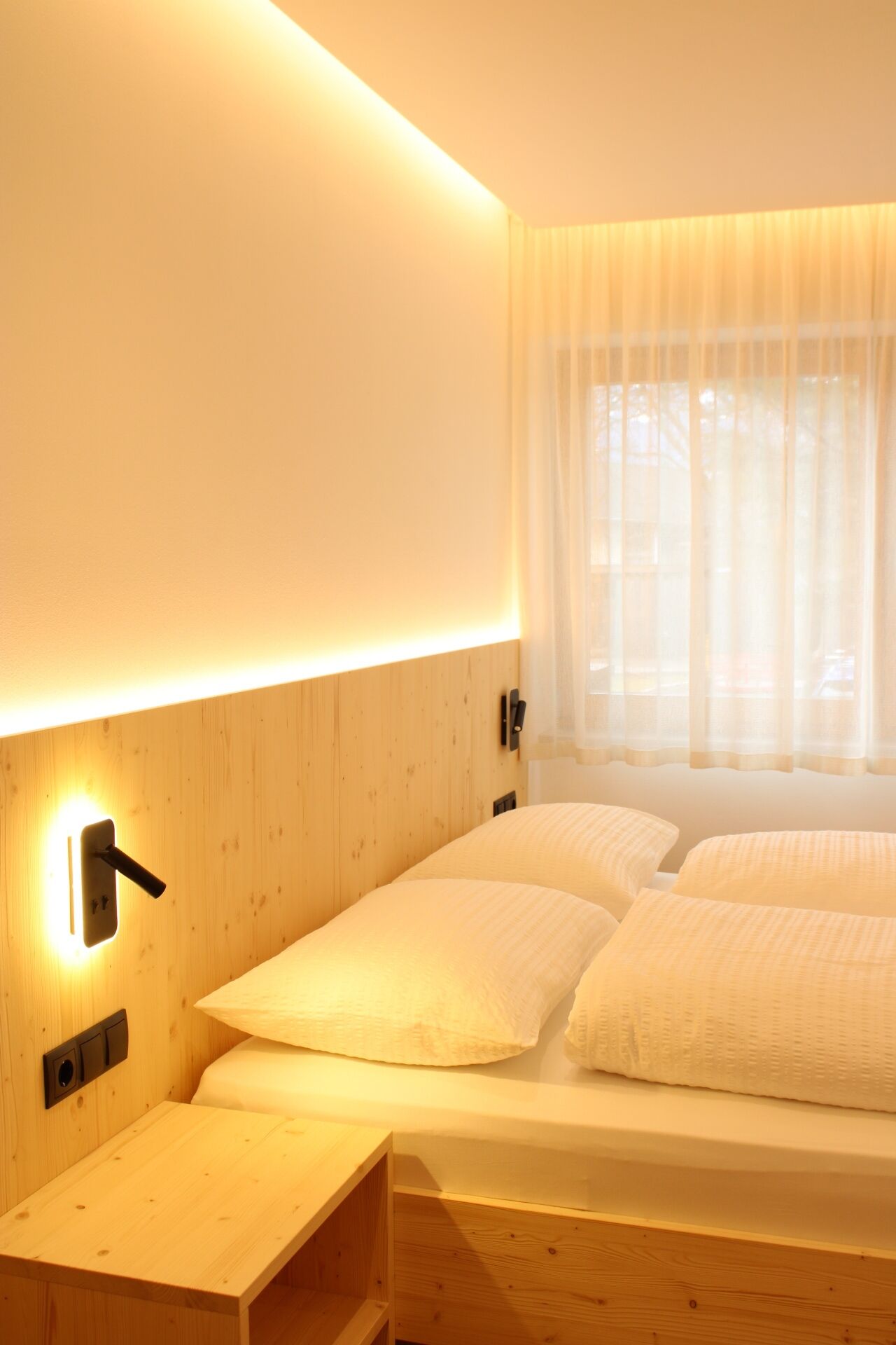Luksushuoneisto, 3 makuuhuonetta, pyörätuolille soveltuva suihku, pohjakerroksessa (2 Bathrooms) | 1 makuuhuone, tallelokero huoneessa, ilmainen Wi-Fi, vuodevaatteet