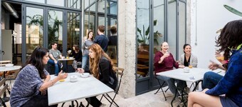 Black Swan Hostel Sevilla