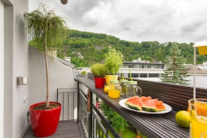 Appartement exclusif, 3 chambres, vue sur la colline (excl. cleaning fee âŹ80) | Balcon