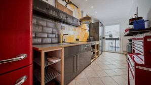 Exclusive Apartment, 3 Bedrooms, Hill View (excl. cleaning fee €80) | Private kitchen