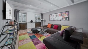 Exclusive Apartment, 3 Bedrooms, Hill View (excl. cleaning fee €80) | Living area