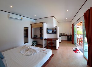 Bangalô luxo, 1 cama King | Camas Select Comfort, cofres nos quartos, escrivaninha