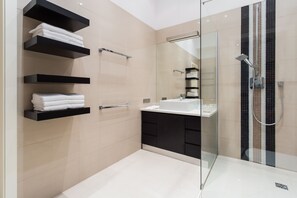 Luxury Apartment, 2 Bedrooms, City View, Executive Level | Bathroom | Shower, free toiletries, hair dryer, towels