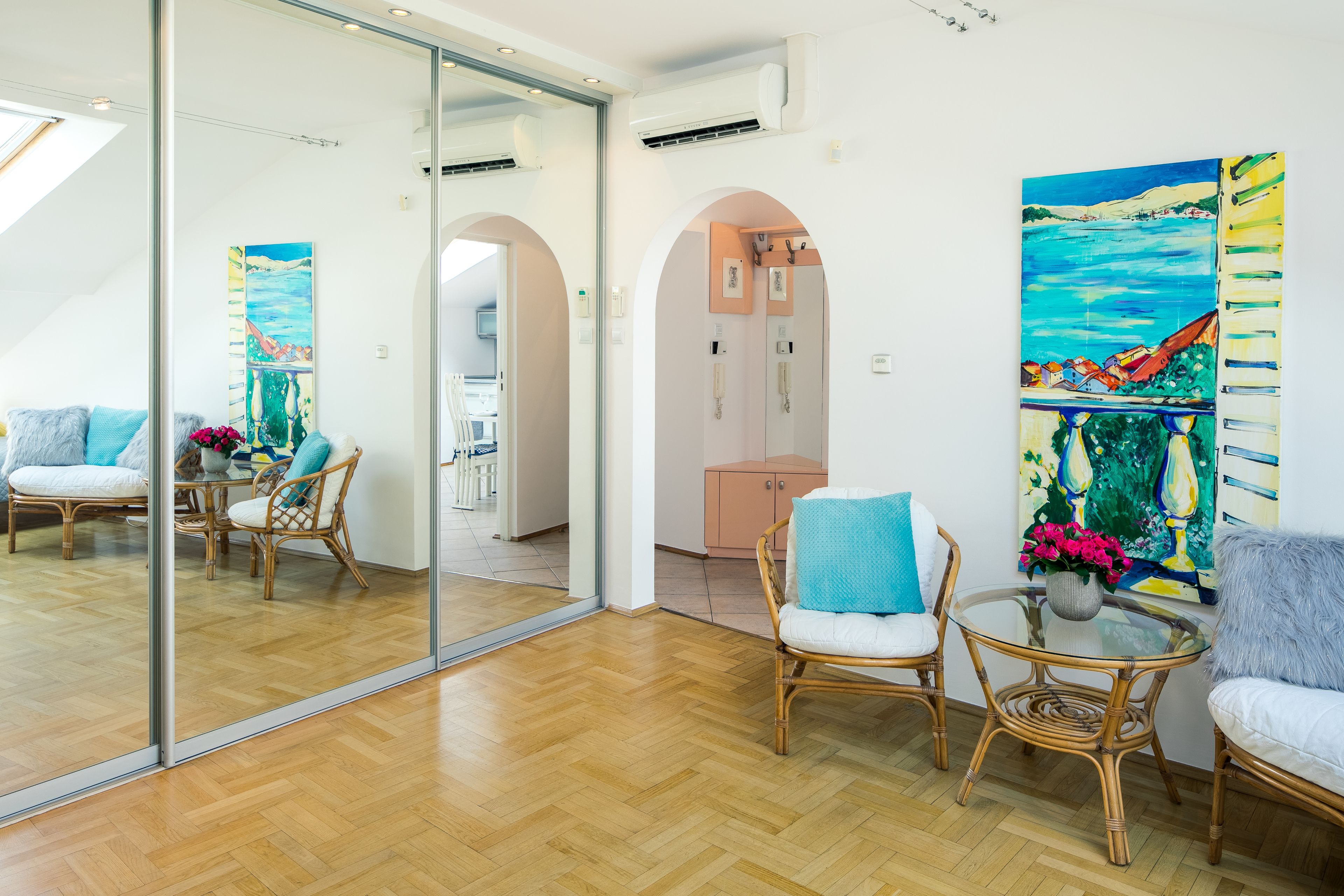 Departamento superior, con acceso para personas discapacitadas, vista a la ciudad | Ropa de cama hipoalergénica y decoración personalizada 