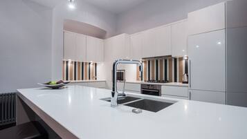 Luxury Apartment, 2 Bedrooms, City View, Executive Level | Private kitchen | Fridge, oven, stovetop
