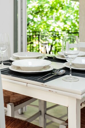 Superior Apartment, 2 Bedrooms, Balcony (Szlak 21) | In-room dining
