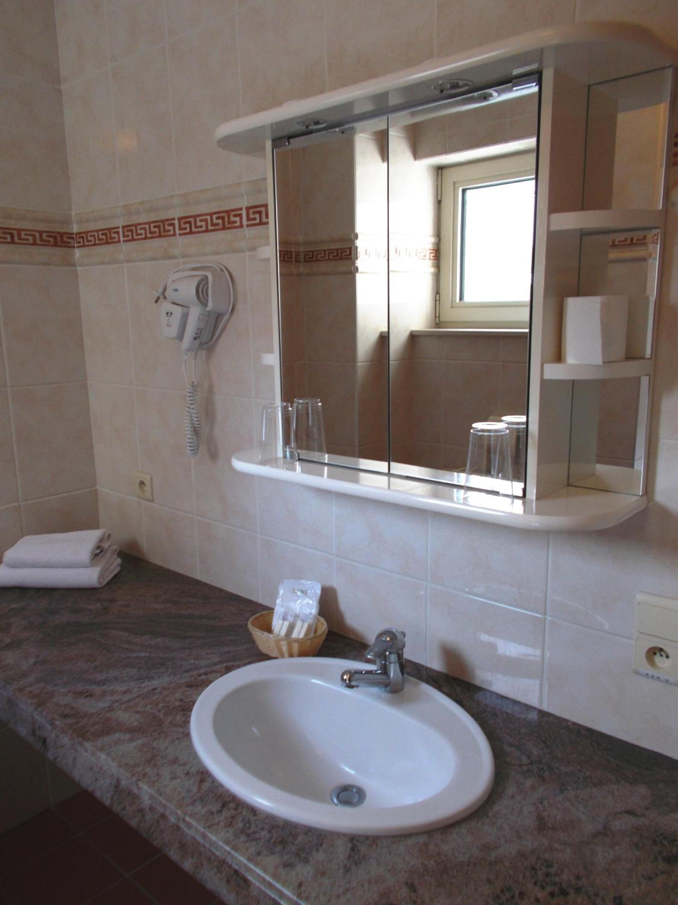 free toiletries, hair dryer