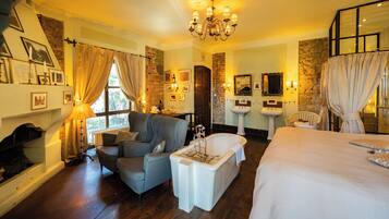 Machine House Fireplace Suite | Roupas de cama premium, individualmente decorados