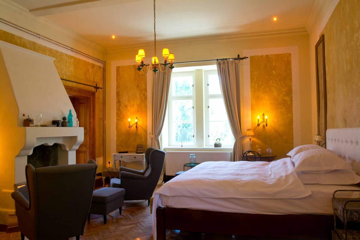 1 bedroom, premium bedding, individually decorated