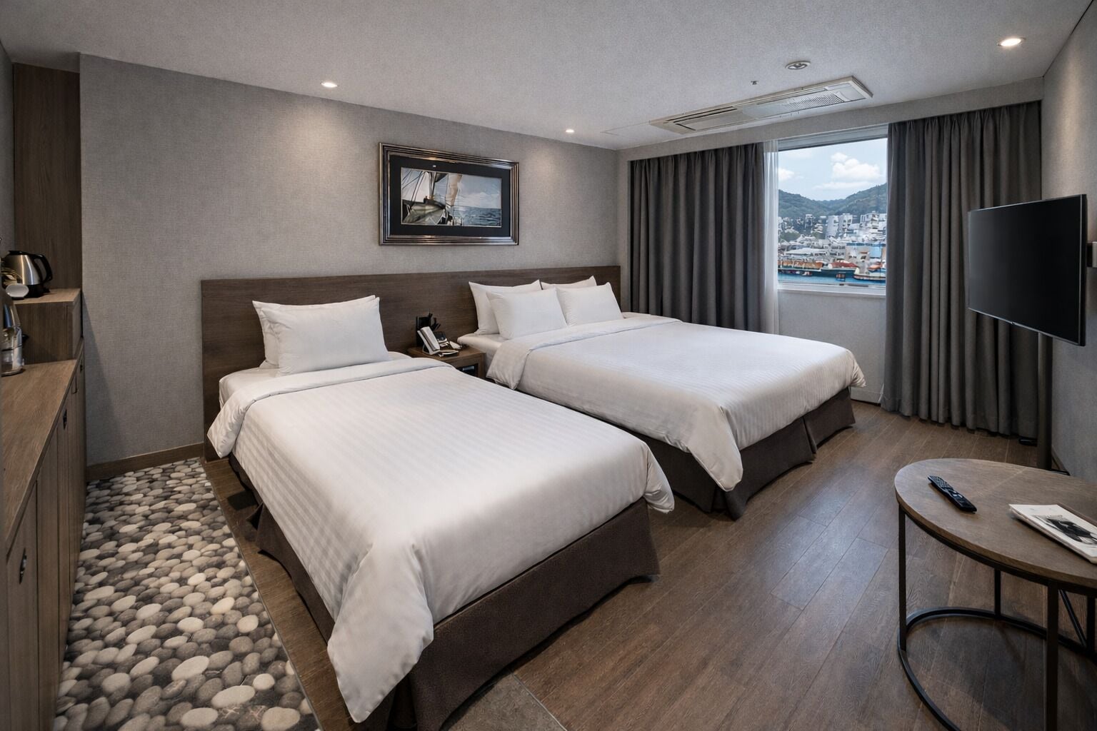 Deluxe Twin, City View (1 Double + 1 Single) | Ropa de cama de alta calidad y minibar 